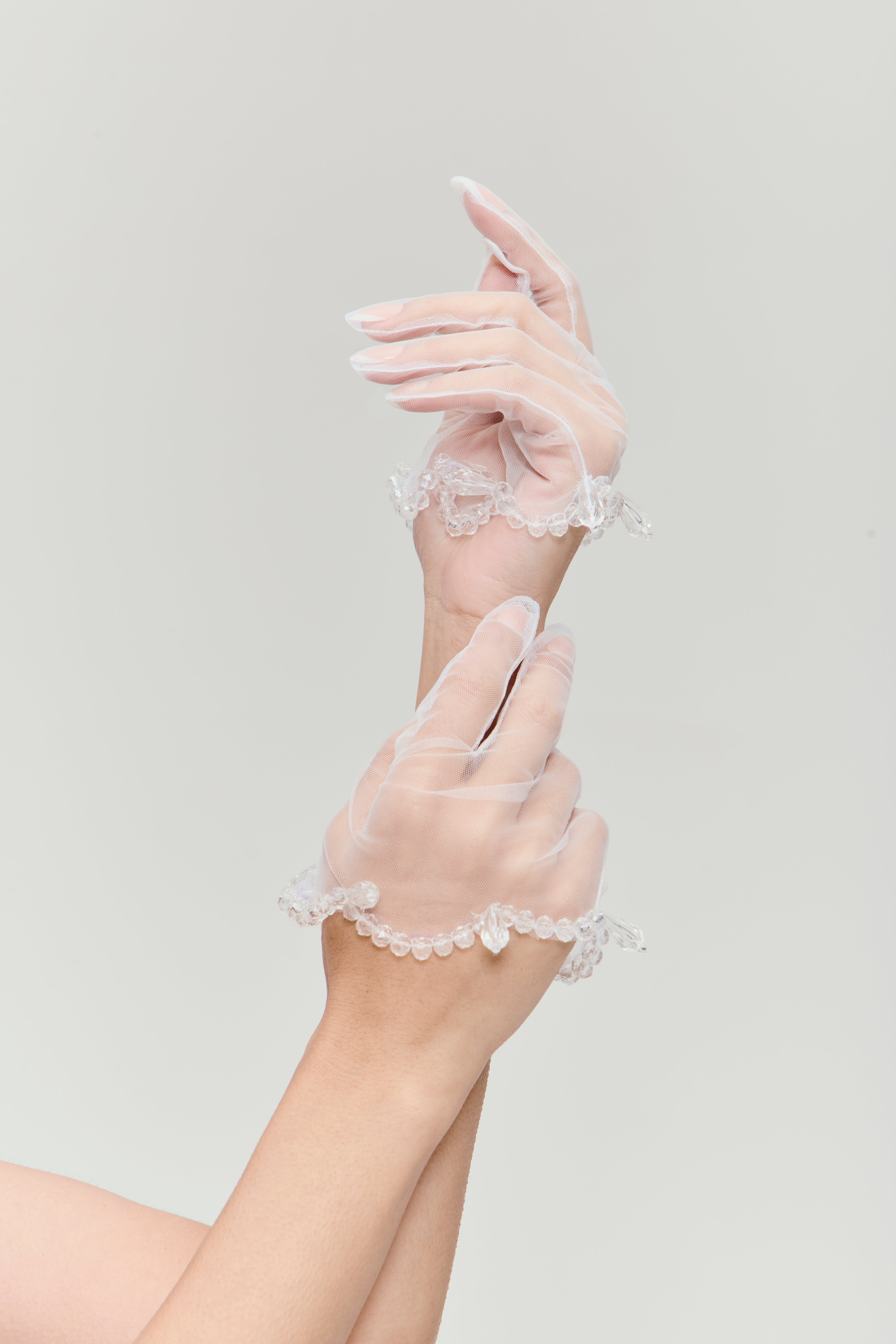 Beaded Scallop Gloves in White