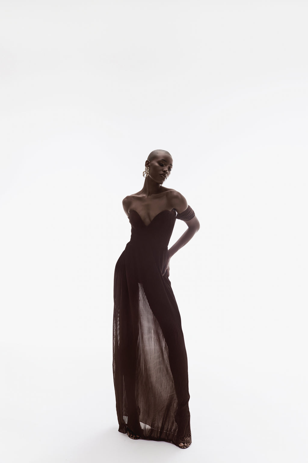 SWEETHEART BANDEAU PLEATED MAXI IN BROWN SWEETHEART BANDEAU PLEATED MAXI IN BROWN